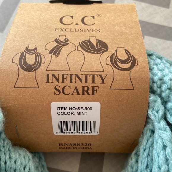 CC infinity scarf - Picture 3 of 5